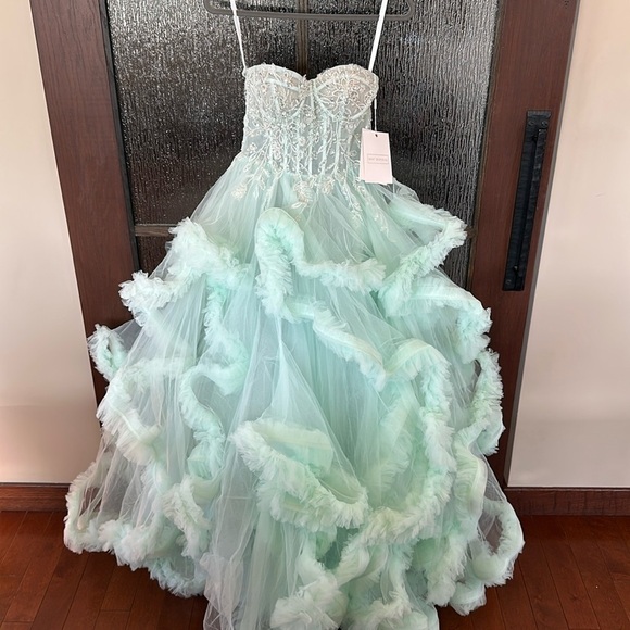 MAC DUGGAL 20542 NWT Strapless Corset Detail Tulle Layered Gown size 2. - Picture 11 of 17